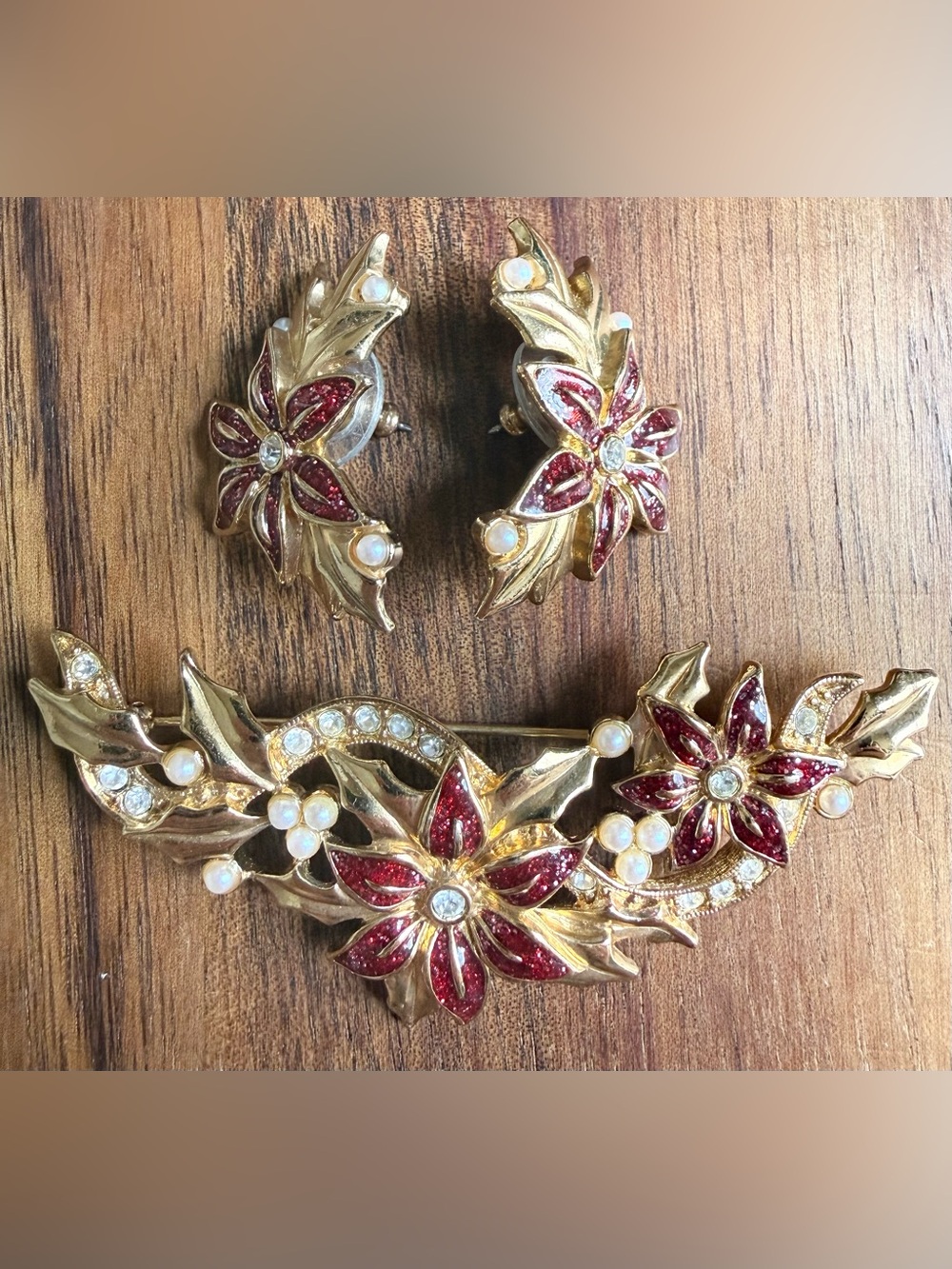 Avon Gold-Tone Christmas Poinsettia  Earrings Brooch Faux Pearl Demi Red Floral